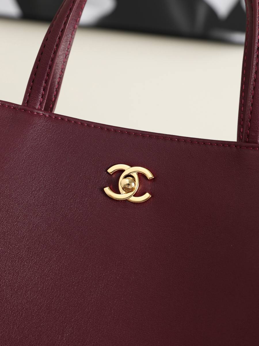 Chanel Tote 33 x 26 x 12 C65B