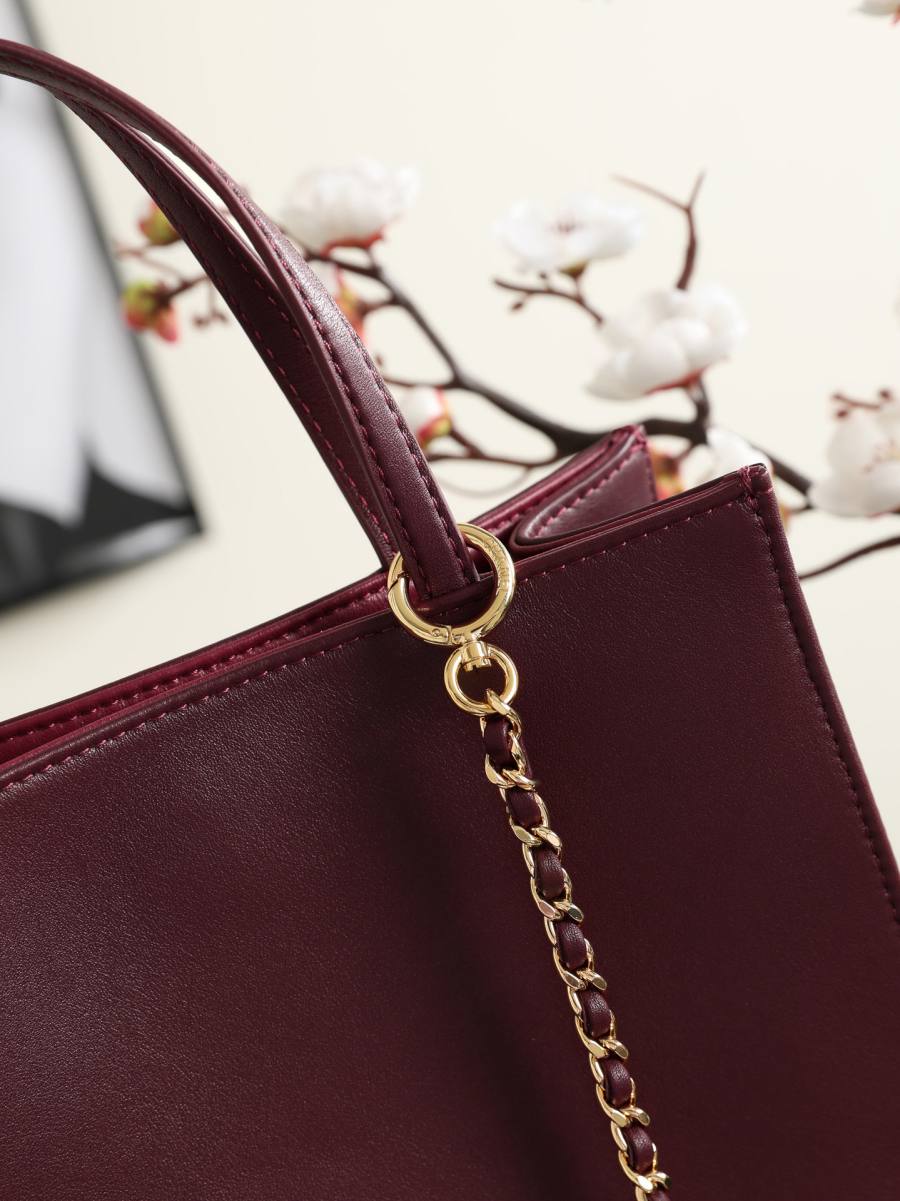 Chanel Tote 33 x 26 x 12 C65B