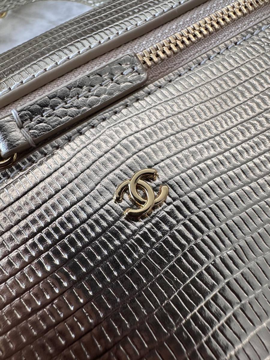 Chanel Vanity with Chain AP5245 20 x 13 x 10 Gold 3B49