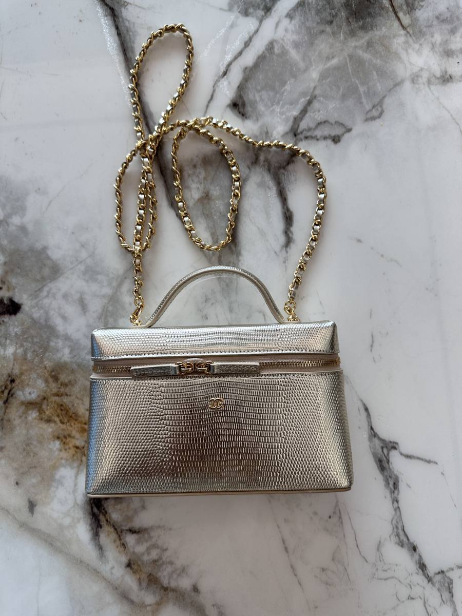 Chanel Vanity with Chain AP5245 20 x 13 x 10 Gold 3B49