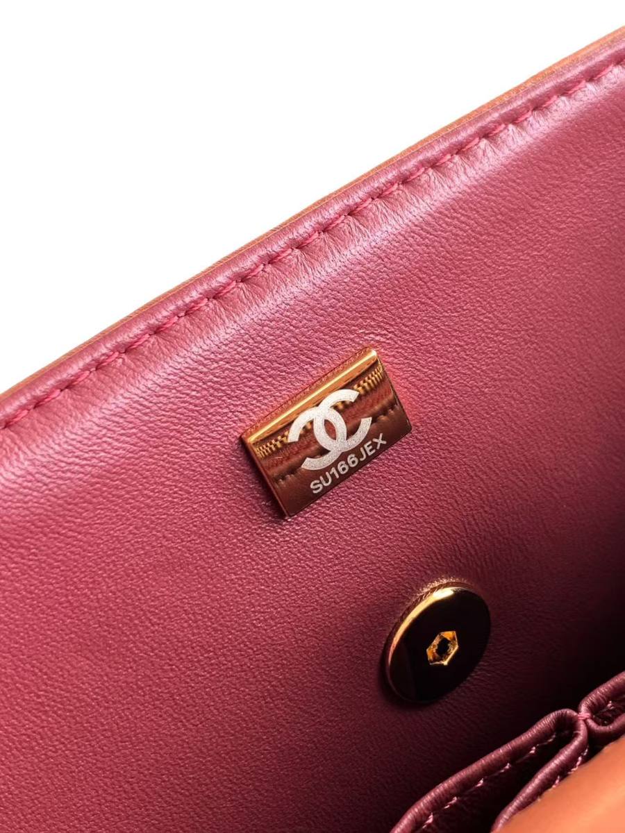 Chanel Wave Flap AS6497 23 x 14 x 7 3823