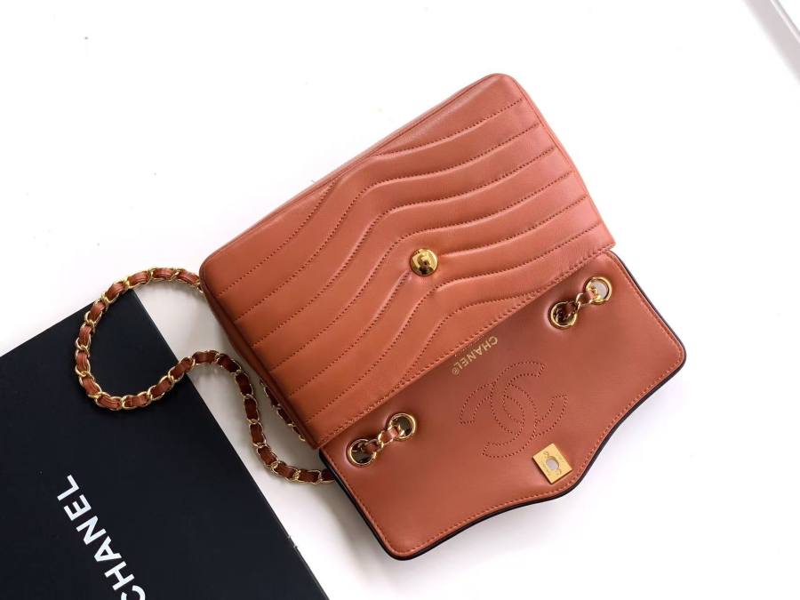 Chanel Wave Flap AS6497 23 x 14 x 7 3823