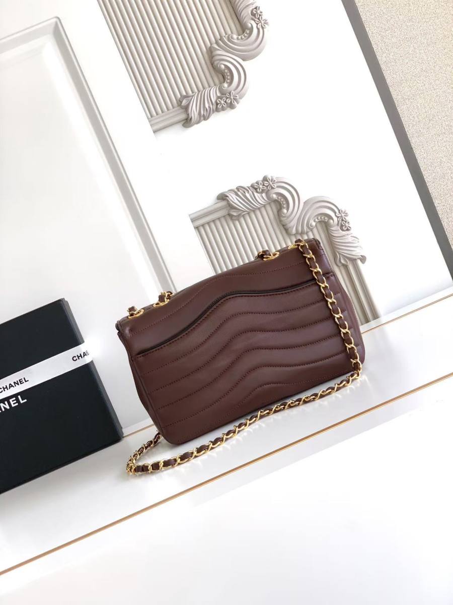 Chanel Wave Flap AS6497 23 x 14 x 7 4E90