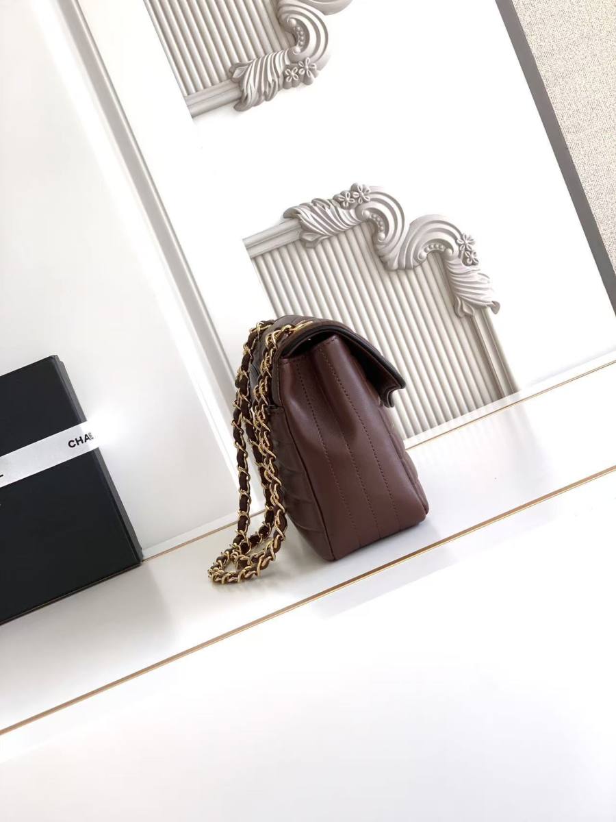 Chanel Wave Flap AS6497 23 x 14 x 7 4E90