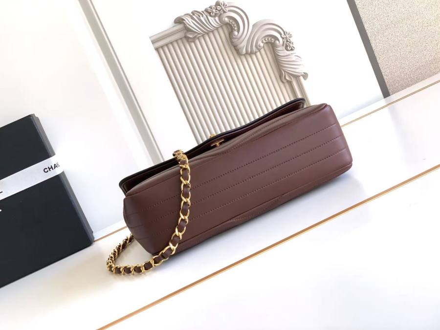 Chanel Wave Flap AS6497 23 x 14 x 7 4E90
