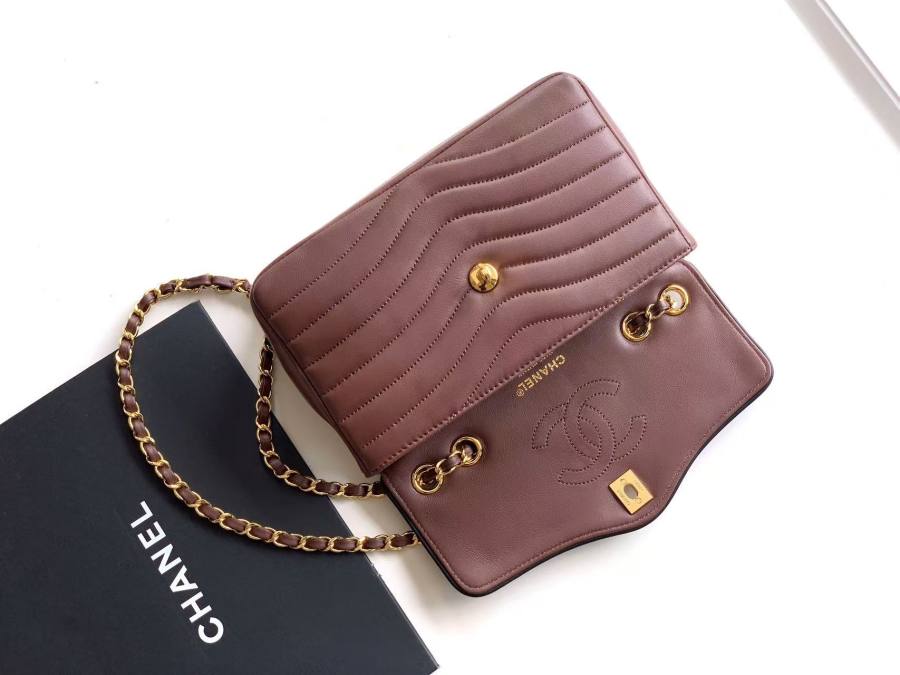 Chanel Wave Flap AS6497 23 x 14 x 7 4E90