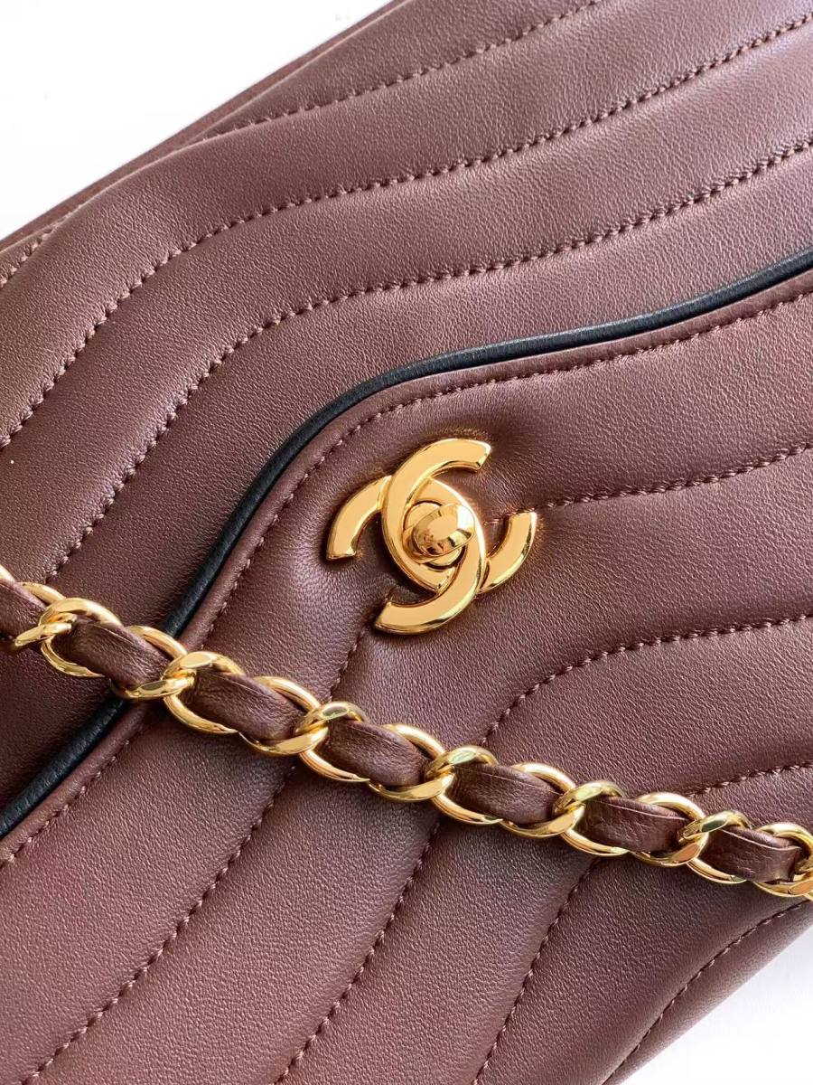 Chanel Wave Flap AS6497 23 x 14 x 7 4E90