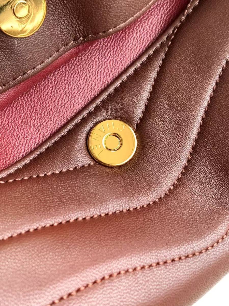 Chanel Wave Flap AS6497 23 x 14 x 7 4E90