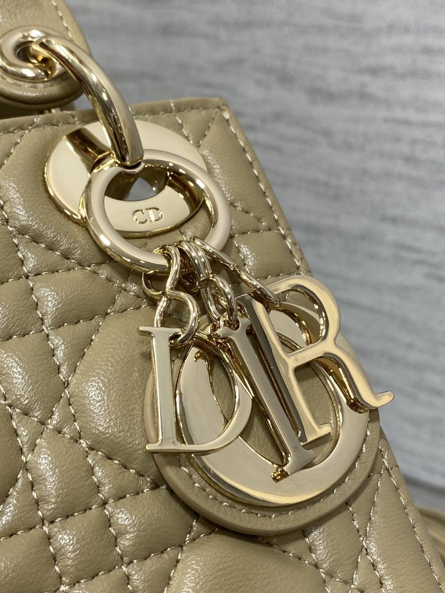 RP 2971000 Dior Lady Dior Small 3-Grid 3FA4 Small 3-Grid 20x17x8