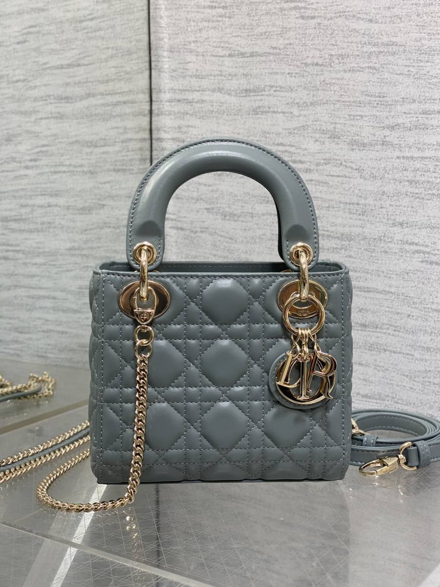 RP 2971000 Dior Lady Dior Small 3-Grid AA7C Small 3-Grid 20x17x8