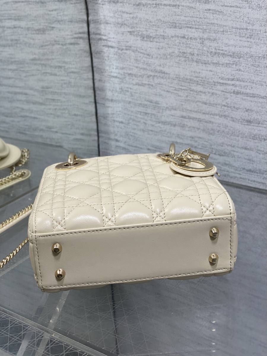 RP 2971000 Dior Lady Dior Small 3-Grid E17A Small 3-Grid 20x17x8