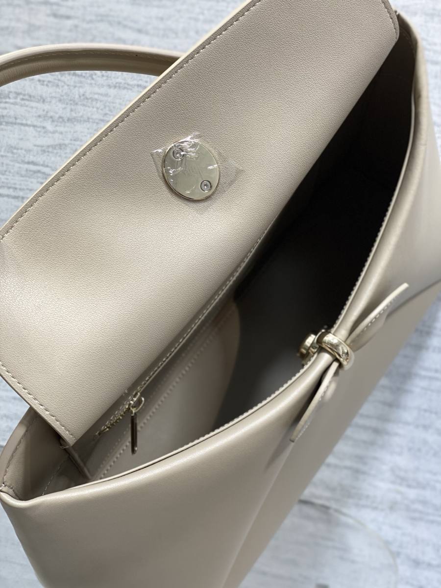 RP 3646000 Dior 2026 Bow Handle Bag Large 2267 Large 30x22x12