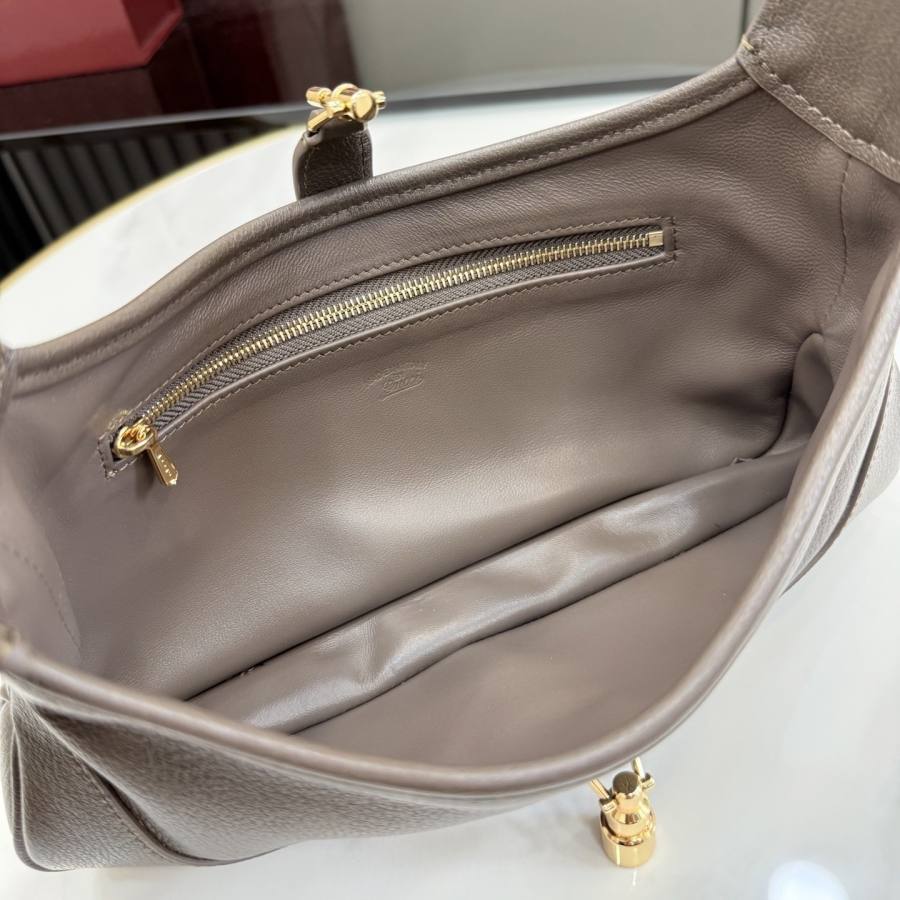 RP 3079000 Gucci Jackie Slim Medium 27x13x3.5 863137 8695