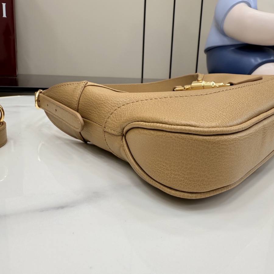 RP 3079000 Gucci Jackie Slim Medium 27x13x3.5 863137 D1B0