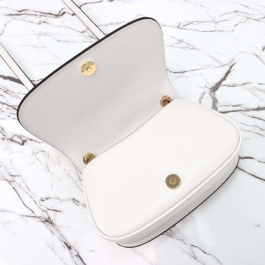 RP 3133000 Gucci 815700 White Leather 21.5x11x8 815700 FAC7