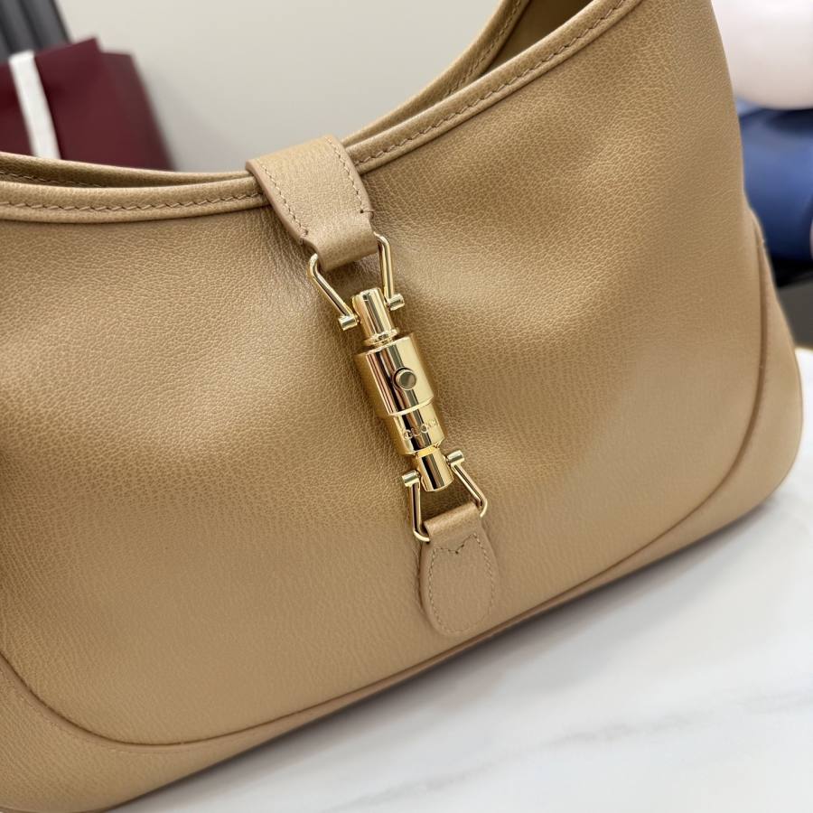 RP 3430000 Gucci Jackie Slim Medium 31.5x21x5 863136 02B1
