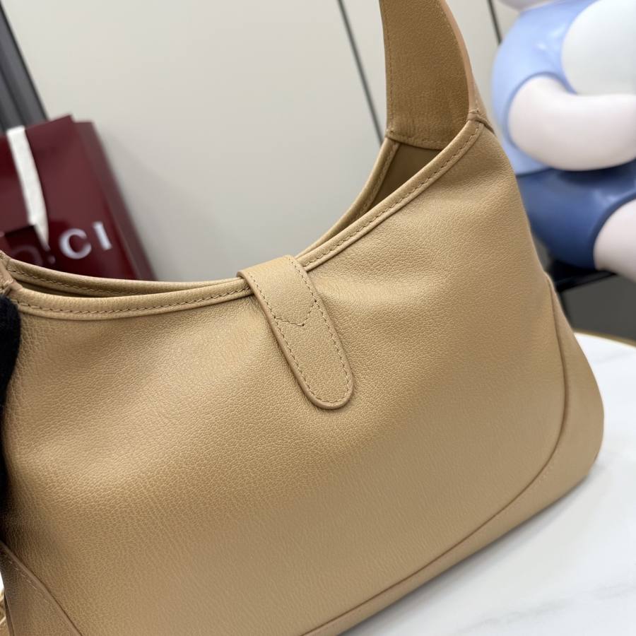 RP 3430000 Gucci Jackie Slim Medium 31.5x21x5 863136 02B1