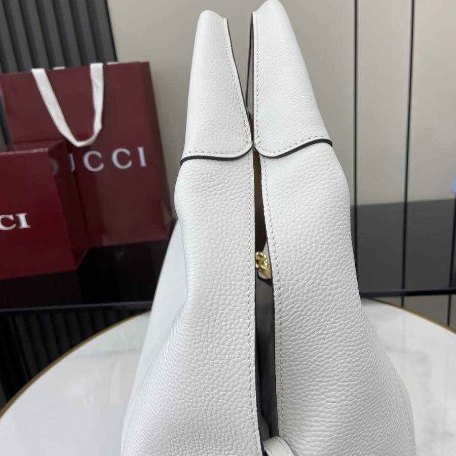 RP 3700000 Gucci Softbit Shoulder E06E