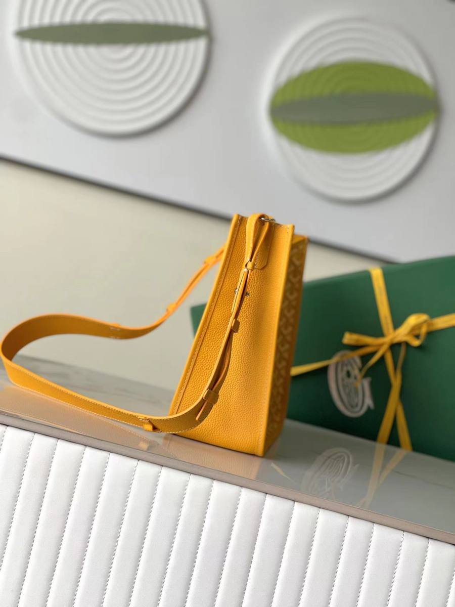 RP 2944000 Goyard Musette Hobo 8937