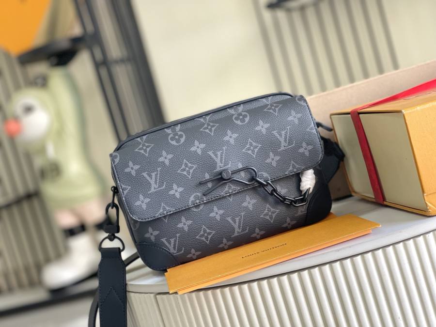 Louis Vuitton Alpha Messenger M46795 24 x 17 x 5 C219