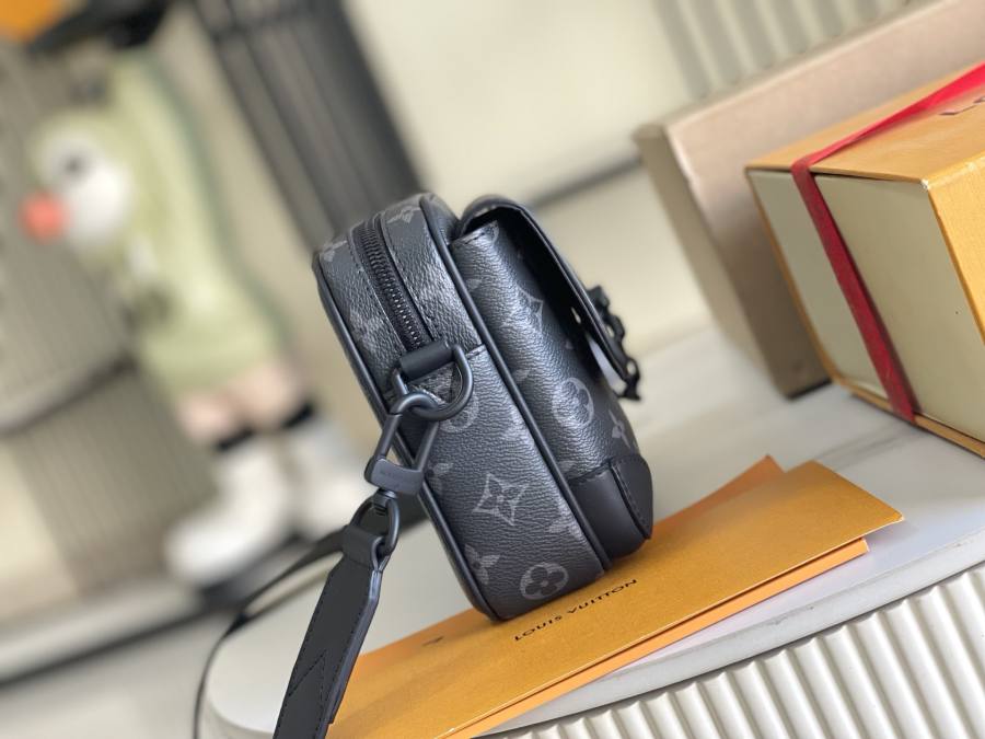 Louis Vuitton Alpha Messenger M46795 24 x 17 x 5 C219