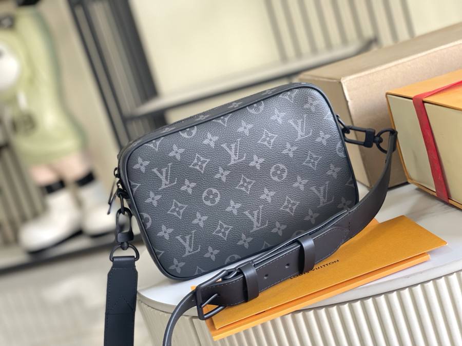 Louis Vuitton Alpha Messenger M46795 24 x 17 x 5 C219