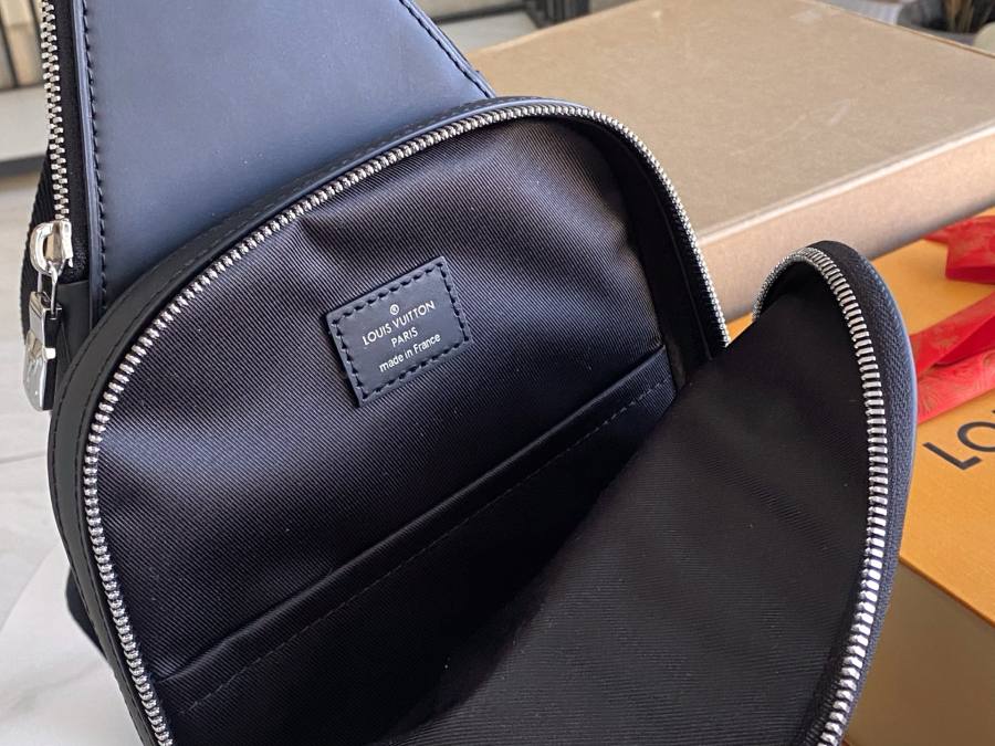 Louis Vuitton Avenue Slingbag M45303 20 x 31 x 7 608F