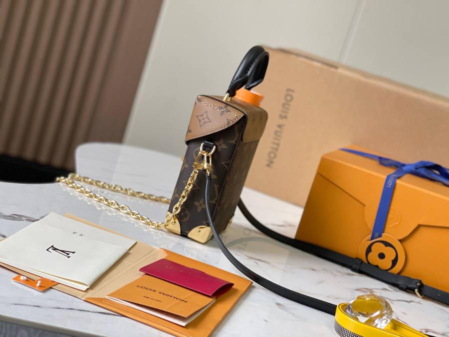 Louis Vuitton Camera Box M82465 18 x 13 x 8 0CCC