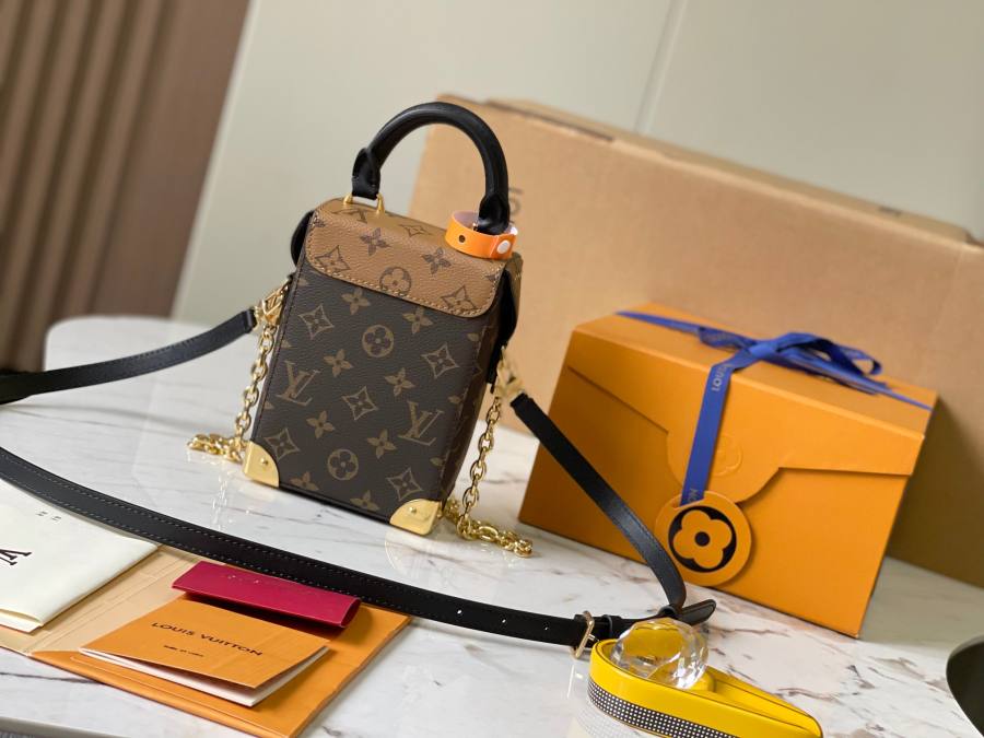Louis Vuitton Camera Box M82465 18 x 13 x 8 0CCC