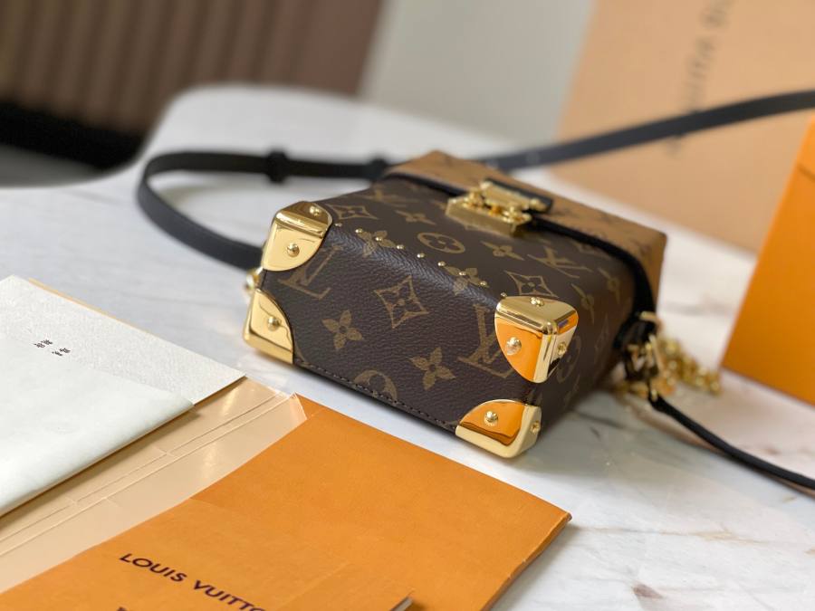 Louis Vuitton Camera Box M82465 18 x 13 x 8 0CCC