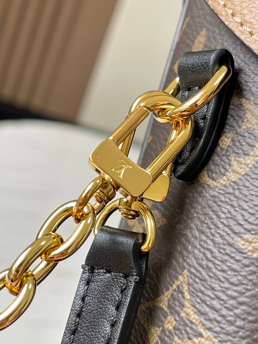 Louis Vuitton Camera Box M82465 18 x 13 x 8 0CCC