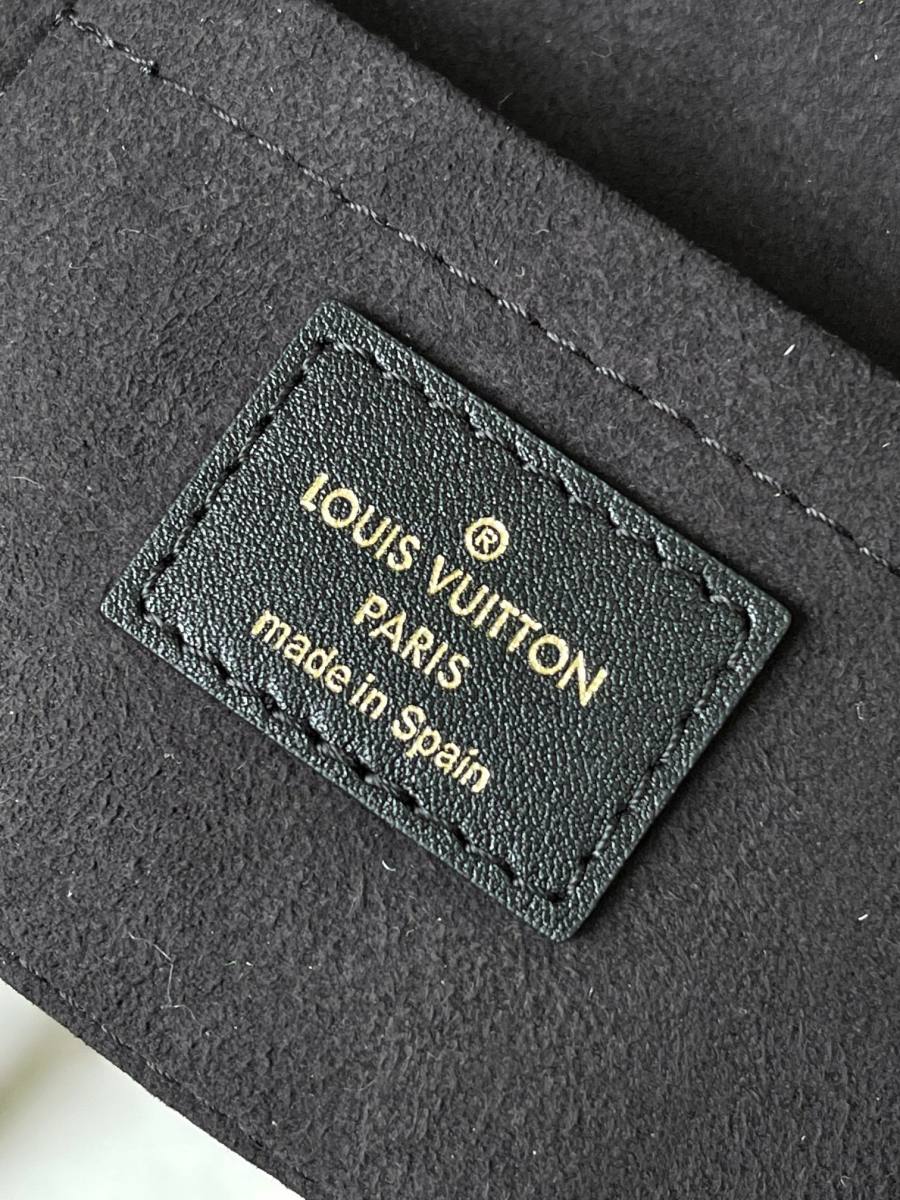 Louis Vuitton Camera Box M82465 18 x 13 x 8 0CCC