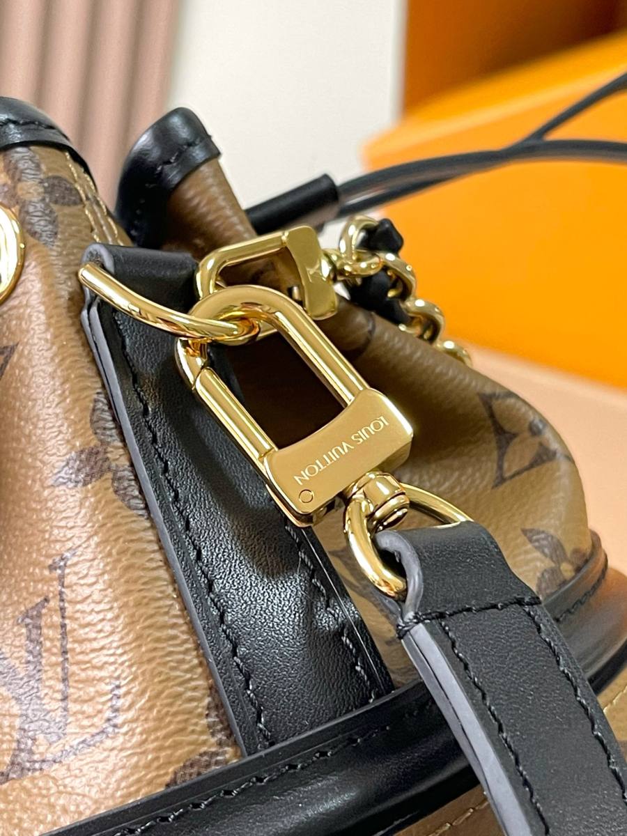 Louis Vuitton Canoé M83482 AB7D