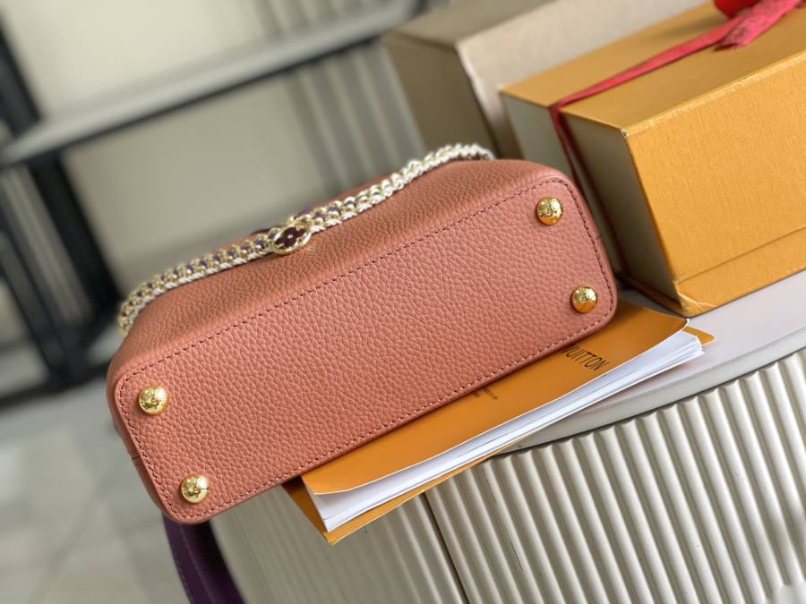 Louis Vuitton Capucines 01E3