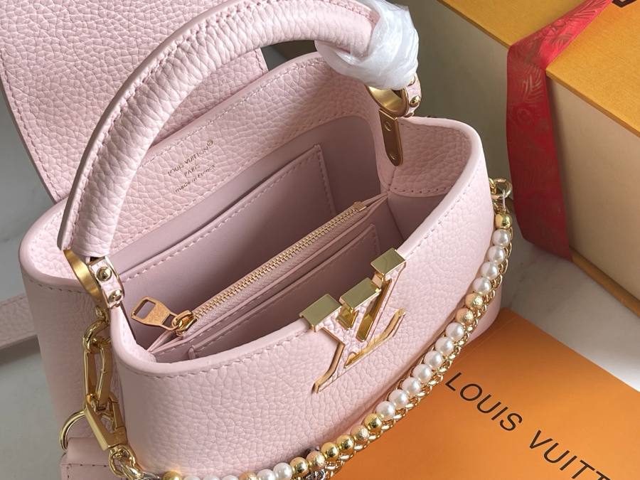 Louis Vuitton Capucines 488E