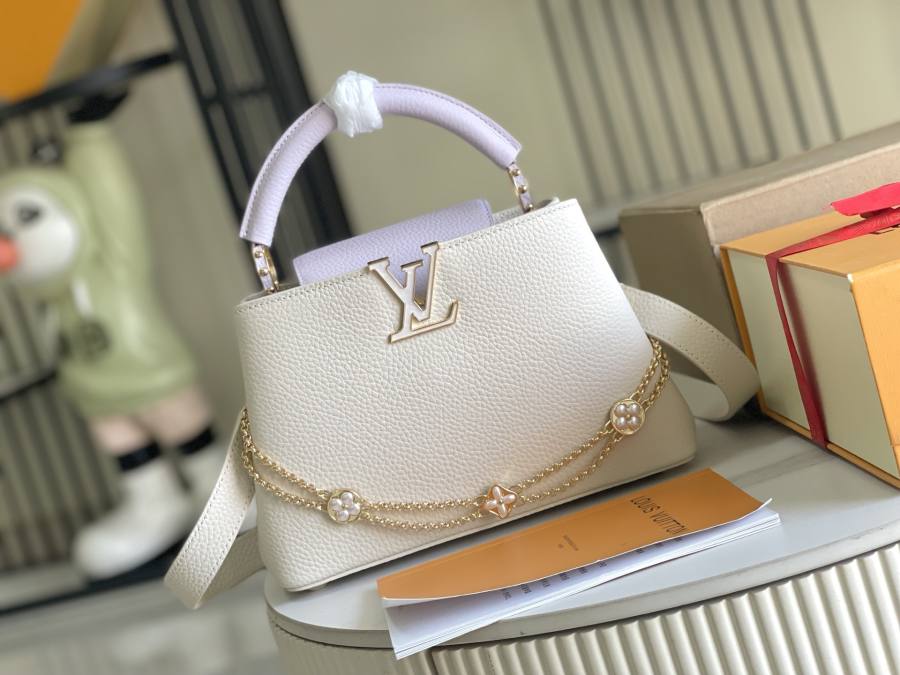 Louis Vuitton Capucines 4C72