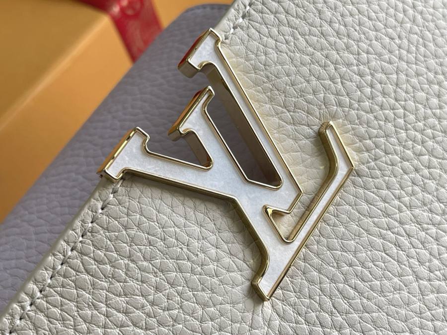 Louis Vuitton Capucines 4C72
