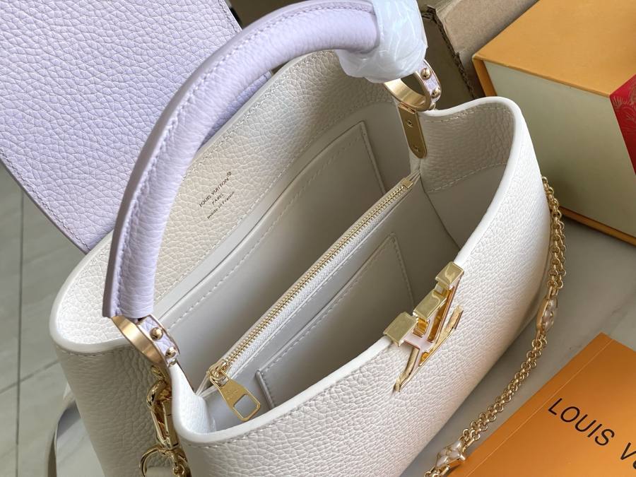 Louis Vuitton Capucines 4C72