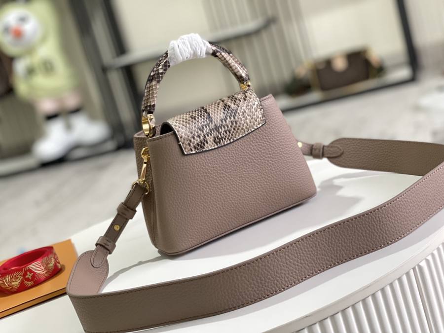 Louis Vuitton Capucines 9D90