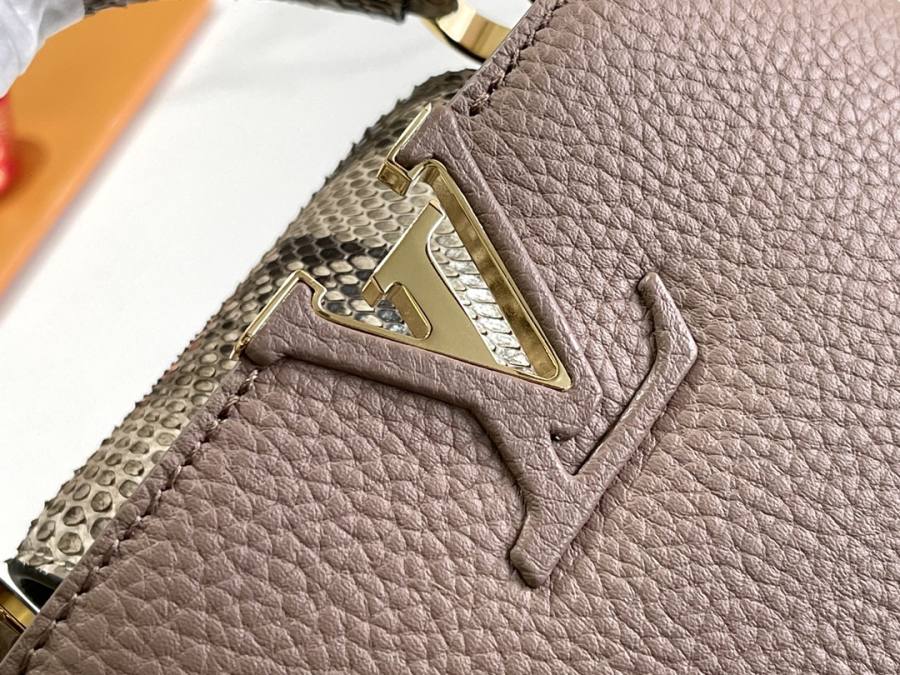 Louis Vuitton Capucines 9D90