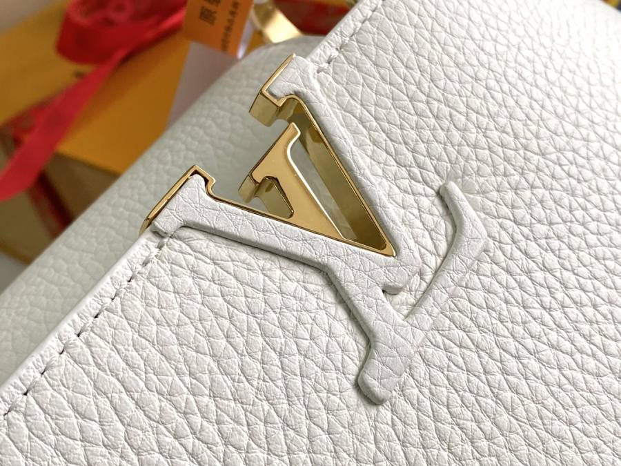 Louis Vuitton Capucines A546