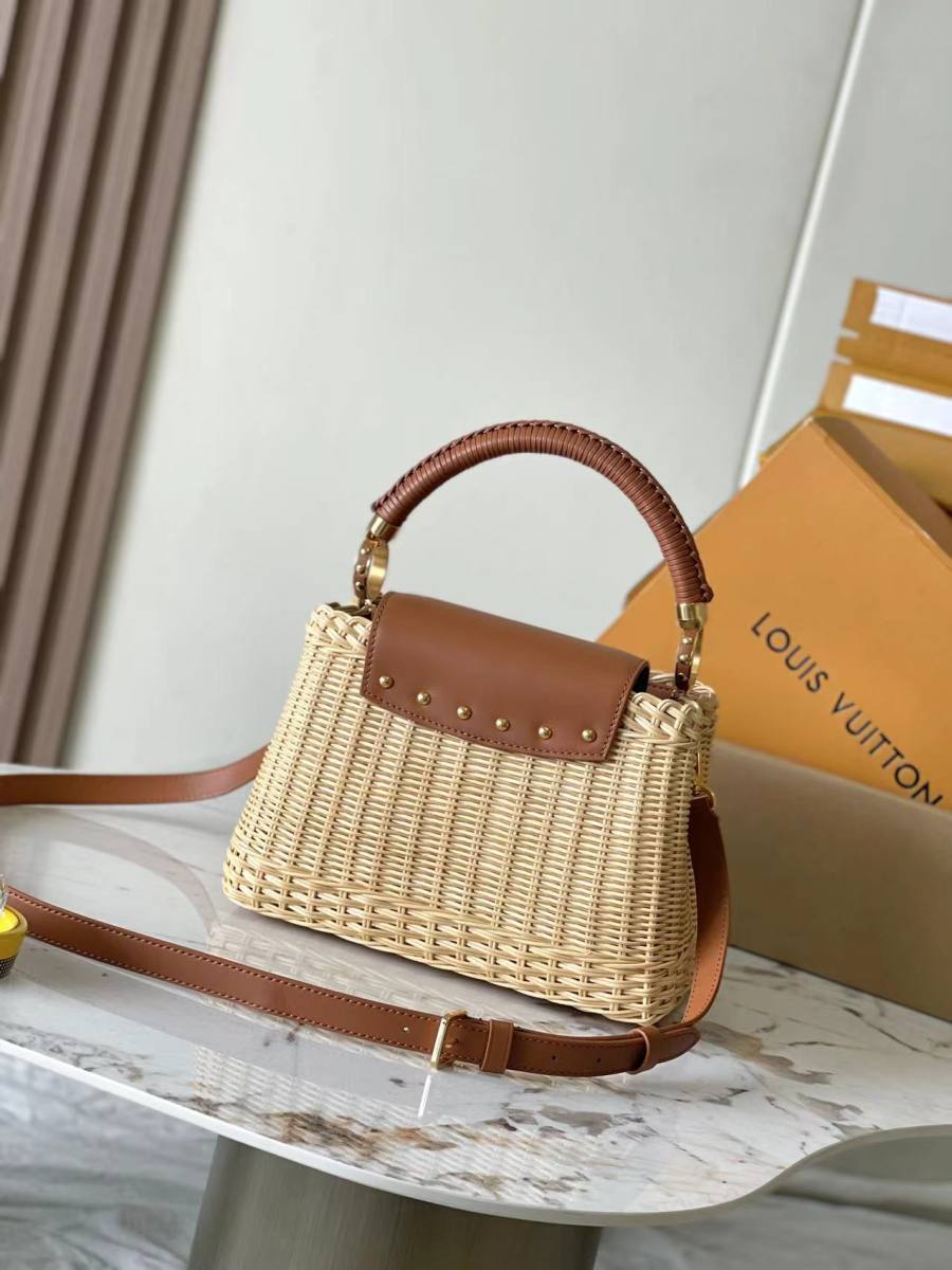 Louis Vuitton Capucines BB 4D85