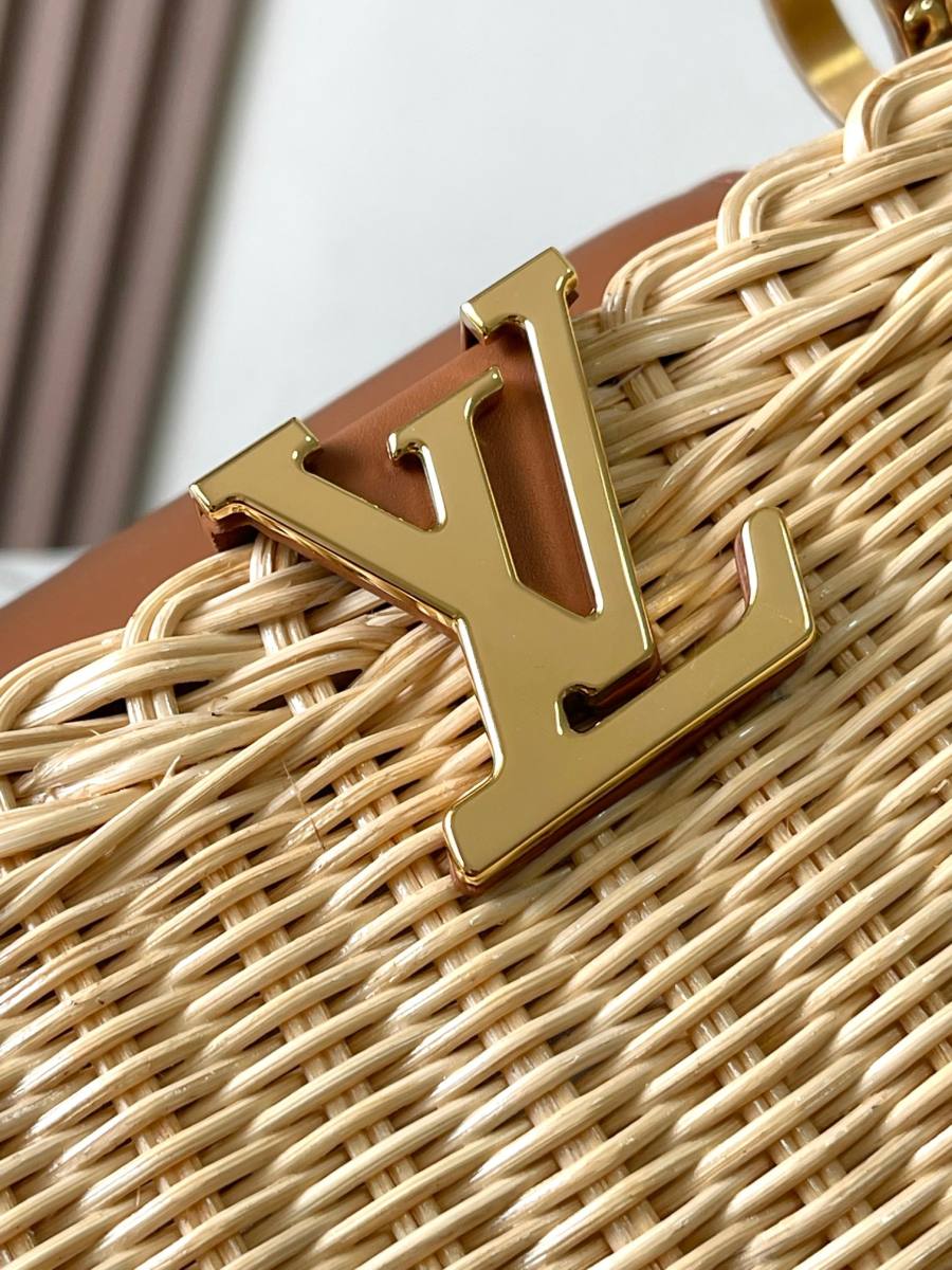 Louis Vuitton Capucines BB 4D85