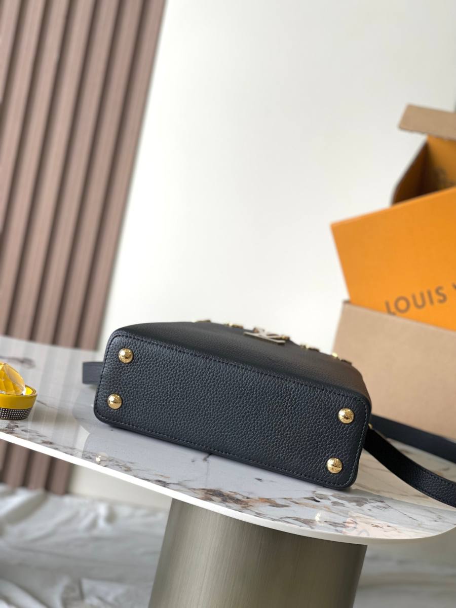 Louis Vuitton Capucines BB M23263 27 x 18 x 9 Black 346B