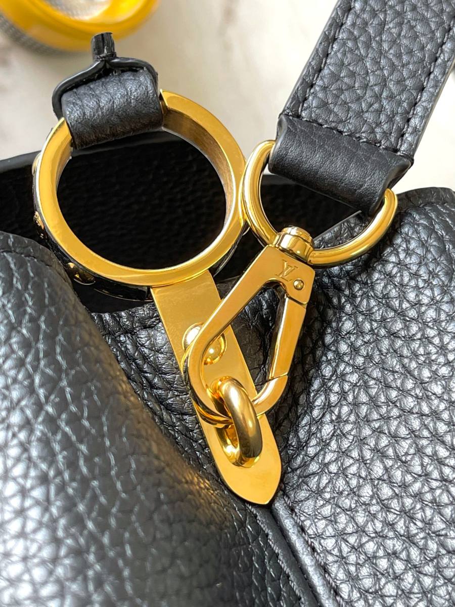 Louis Vuitton Capucines BB M23263 27 x 18 x 9 Black 346B