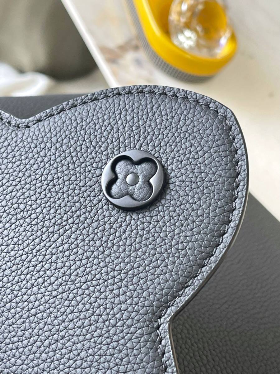 Louis Vuitton Capucines BB M25255 27 x 17.3 x 9 Black 4A9B