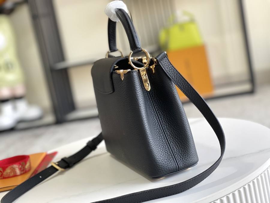 Louis Vuitton Capucines Black 2CB6