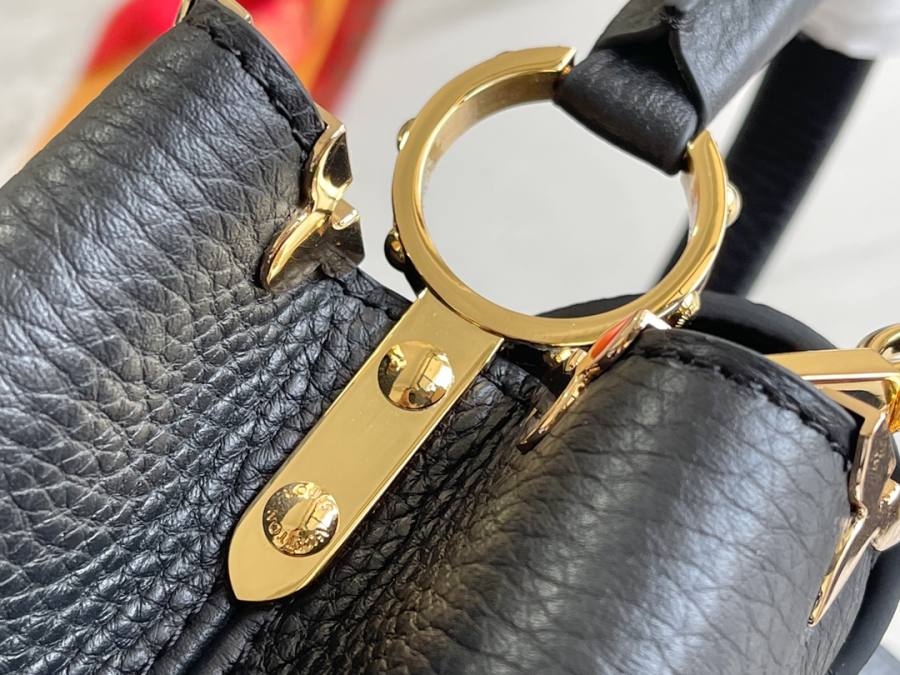 Louis Vuitton Capucines Black 2CB6
