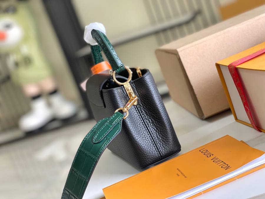 Louis Vuitton Capucines Black 87CF