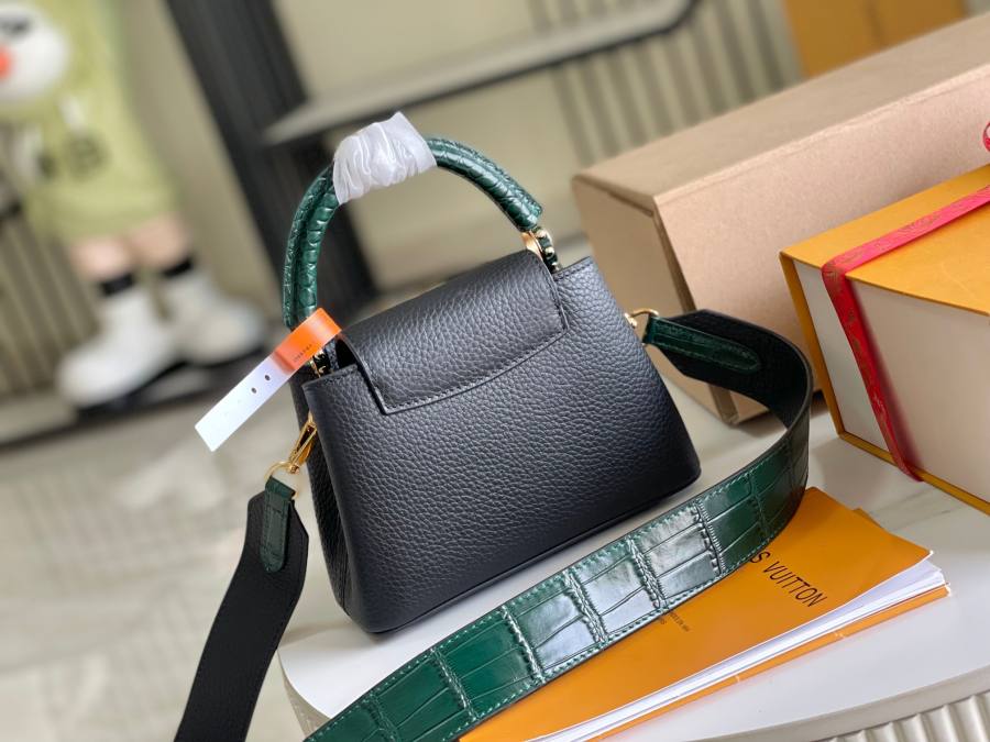 Louis Vuitton Capucines Black 87CF